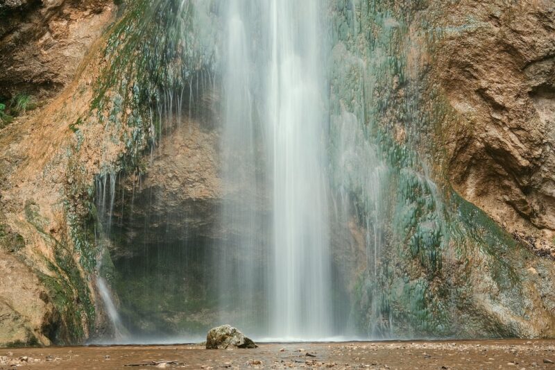 The Physics of Waterfalls: How Gravity and Motion Create Nature’s Spectacle The Physics of Waterfalls: How Gravity and Motion Create Nature’s Spectacle