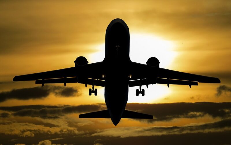 The Basics of Pressure: Why Airplanes Fly and Submarines Sink The Basics of Pressure: Why Airplanes Fly and Submarines Sink
