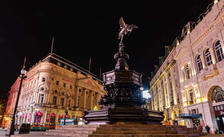 How Iconic Landmarks Were Built and the Challenges Behind Them