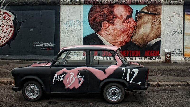How the Fall of the Berlin Wall Symbolized the End of the Cold War