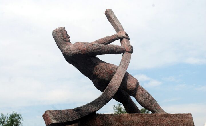 How Simple Tools Like the Lever and Pulley Helped Create Some of the World’s Greatest Structures