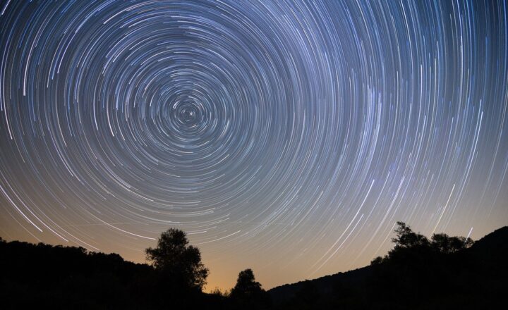 The Science of Why Stars Twinkle and Planets Don’t