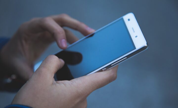 Love in the Digital Age: Crafting Meaningful Relationships in a Virtual World