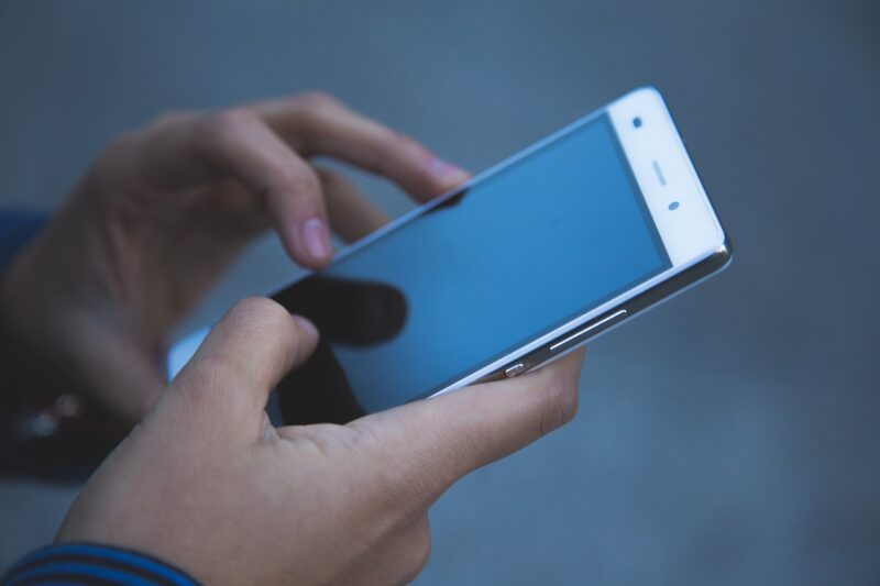 Love in the Digital Age: Crafting Meaningful Relationships in a Virtual World