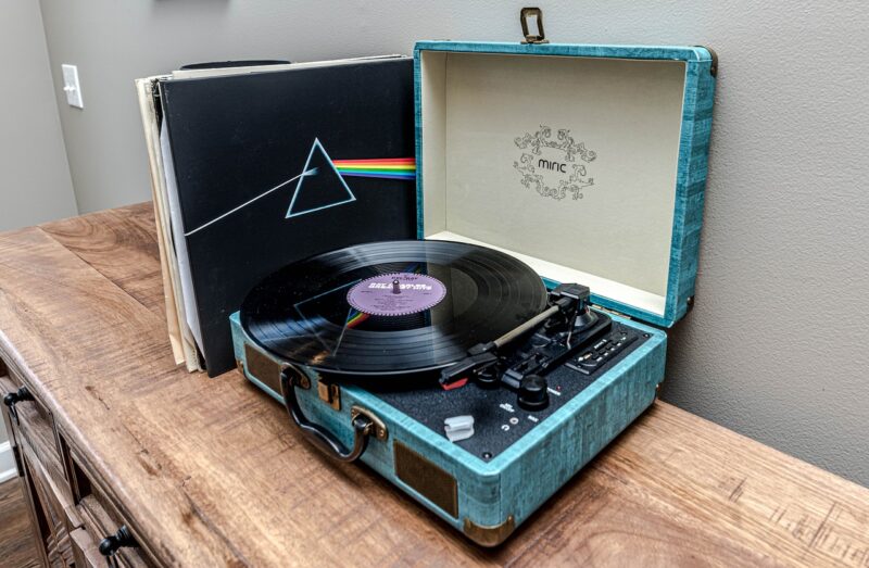 How to Build the Perfect Home Listening Room for Vinyl Enthusiasts How to Build the Perfect Home Listening Room for Vinyl Enthusiasts