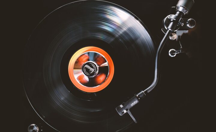 The Evolution of Music: From Vinyl to Streaming Trends